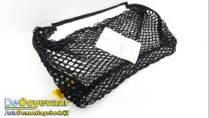 Gebruikte Bagagenet Mercedes B (W247) 1.3 B-180 Turbo 16V Prijs € 25,00 Margeregeling aangeboden door Autodemontagebedrijf De Ooyevaar