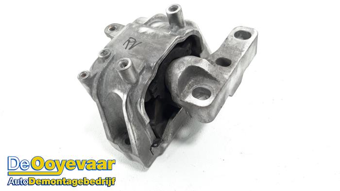 Gebruikte Motorrubber Volkswagen Caddy III (2KA,2KH,2CA,2CH) 1.6 TDI 16V Prijs € 9,99 Margeregeling aangeboden door Autodemontagebedrijf De Ooyevaar
