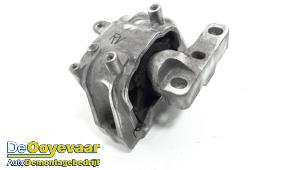 Gebruikte Motorsteun Volkswagen Caddy III (2KA,2KH,2CA,2CH) 1.6 TDI 16V Prijs € 9,99 Margeregeling aangeboden door Autodemontagebedrijf De Ooyevaar