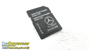 Gebruikte Navigatie SD-kaart Mercedes E (W213) E-200d 2.0 Turbo 16V Prijs € 74,99 Margeregeling aangeboden door Autodemontagebedrijf De Ooyevaar