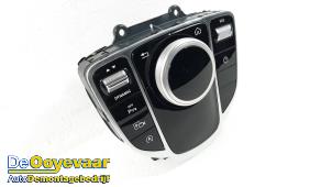 Gebruikte I-Drive knop Mercedes E (W213) E-200d 2.0 Turbo 16V Prijs € 189,99 Margeregeling aangeboden door Autodemontagebedrijf De Ooyevaar