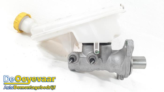 Gebruikte Hoofdremcilinder Opel Crossland (X) 1.2 Turbo 12V Prijs € 19,99 Margeregeling aangeboden door Autodemontagebedrijf De Ooyevaar