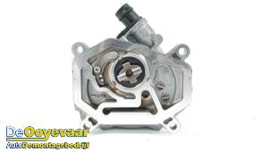 Gebruikte Vacuumpomp (Benzine) Mercedes C (W205) C-180 1.5 EQ Boost Prijs € 99,99 Margeregeling aangeboden door Autodemontagebedrijf De Ooyevaar
