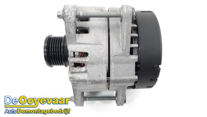 Gebruikte Dynamo Mercedes C (W205) C-180 1.5 EQ Boost Prijs € 299,99 Margeregeling aangeboden door Autodemontagebedrijf De Ooyevaar