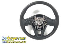 Gebruikte Stuurwiel Mazda 2 (DJ/DL) 1.5 SkyActiv-G 75 Prijs € 65,00 Margeregeling aangeboden door Autodemontagebedrijf De Ooyevaar