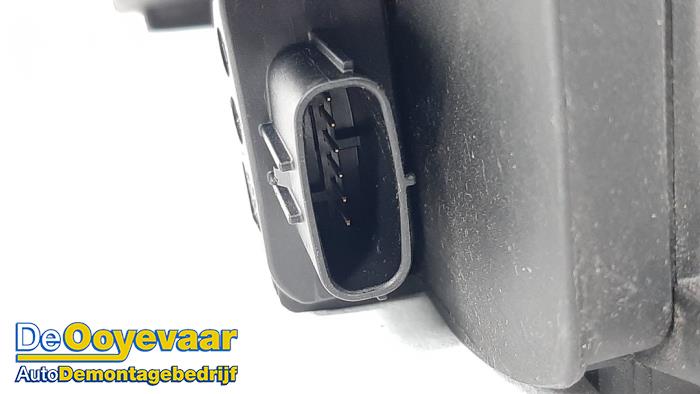 Gaspedaalpositie Sensor van een Mazda 2 (DJ/DL) 1.5 SkyActiv-G 75 2015