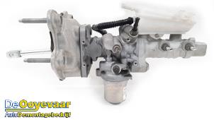 Gebruikte Hoofdremcilinder Renault Zoé (AG) R90 Prijs € 39,99 Margeregeling aangeboden door Autodemontagebedrijf De Ooyevaar