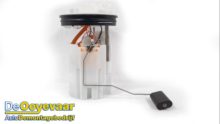 Gebruikte Tank element Pomp Ford Fiesta 7 1.0 EcoBoost 12V Prijs € 29,99 Margeregeling aangeboden door Autodemontagebedrijf De Ooyevaar