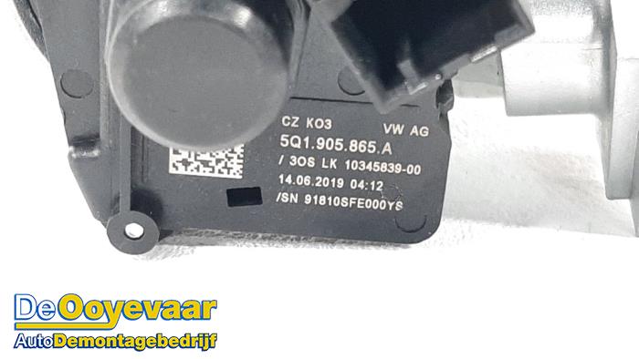Sleutel+Contactslot van een Volkswagen Polo VI (AW1) 1.0 TSI 12V 2019