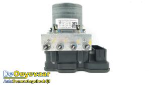 Gebruikte ABS Pomp Mercedes A Limousine (177.1) 1.3 A-200 Turbo Prijs € 325,00 Margeregeling aangeboden door Autodemontagebedrijf De Ooyevaar