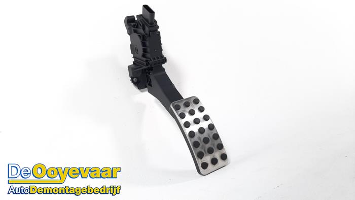 Gaspedaalpositie Sensor van een Mercedes-Benz A Limousine (177.1) 1.3 A-200 Turbo 2019