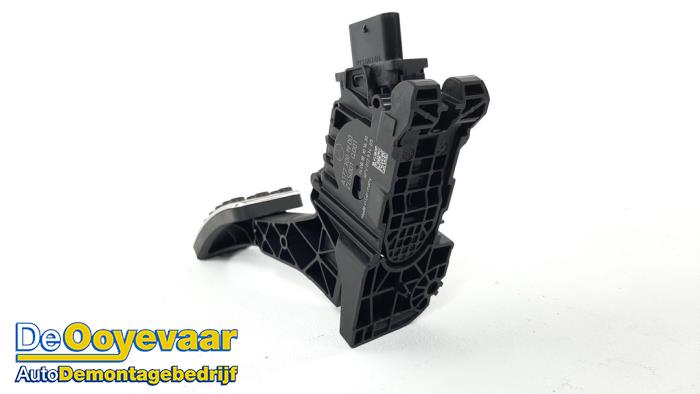 Gaspedaalpositie Sensor van een Mercedes-Benz A Limousine (177.1) 1.3 A-200 Turbo 2019