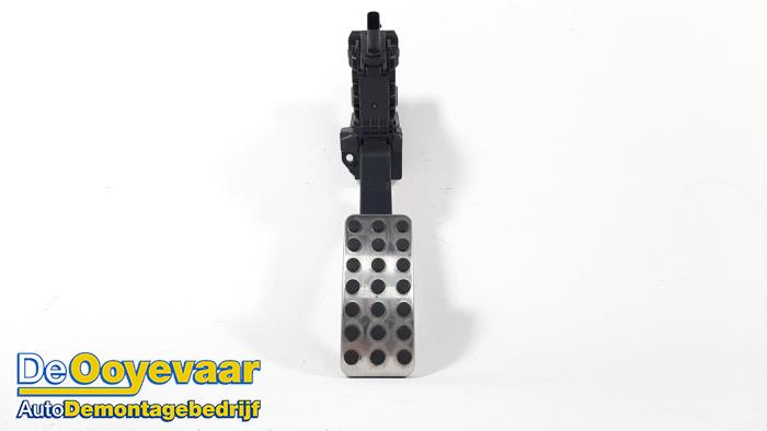 Gaspedaalpositie Sensor van een Mercedes-Benz A Limousine (177.1) 1.3 A-200 Turbo 2019