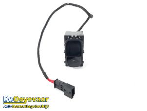 Gebruikte Schakelaar Elektrisch Raam Tesla Model 3 Long Range AWD 75 kWh Prijs € 15,00 Margeregeling aangeboden door Autodemontagebedrijf De Ooyevaar