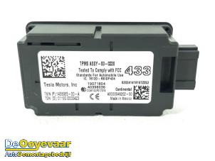 Gebruikte Bandenspanning module Tesla Model 3 Long Range AWD 75 kWh Prijs € 25,00 Margeregeling aangeboden door Autodemontagebedrijf De Ooyevaar