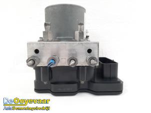 Gebruikte ABS Pomp Tesla Model 3 Long Range AWD 75 kWh Prijs € 99,99 Margeregeling aangeboden door Autodemontagebedrijf De Ooyevaar