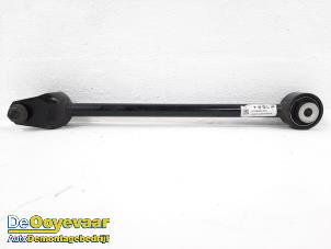 Gebruikte Draagarm onder rechts-achter Tesla Model 3 Long Range AWD 75 kWh Prijs € 35,00 Margeregeling aangeboden door Autodemontagebedrijf De Ooyevaar