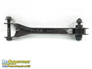 Gebruikte Draagarm boven rechts-achter Tesla Model 3 Long Range AWD 75 kWh Prijs € 39,99 Margeregeling aangeboden door Autodemontagebedrijf De Ooyevaar