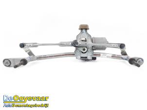 Gebruikte Ruitenwismotor + Mechaniek Peugeot 3008 II (M4/MC/MJ/MR) 1.2 12V e-THP PureTech 130 Prijs € 19,99 Margeregeling aangeboden door Autodemontagebedrijf De Ooyevaar