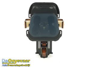 Gebruikte Regensensor Mercedes C (W205) C-180 1.6 16V Prijs € 19,99 Margeregeling aangeboden door Autodemontagebedrijf De Ooyevaar