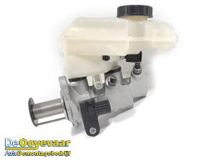 Gebruikte Hoofdremcilinder Seat Arona (KJX) 1.5 TSI 16V Prijs € 9,99 Margeregeling aangeboden door Autodemontagebedrijf De Ooyevaar