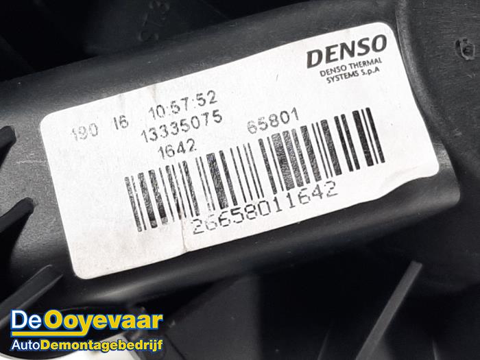 Kachel Ventilatiemotor van een Opel Corsa E 1.0 SIDI Turbo 12V 2016