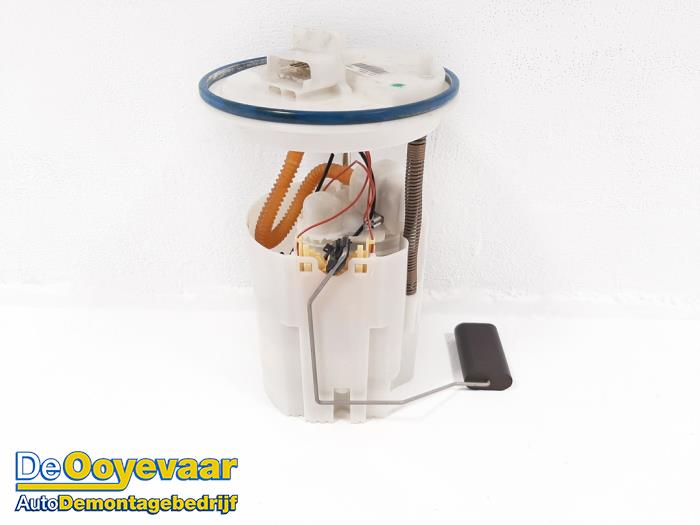 Gebruikte Tank element Pomp Opel Corsa E 1.0 SIDI Turbo 12V Prijs € 25,00 Margeregeling aangeboden door Autodemontagebedrijf De Ooyevaar