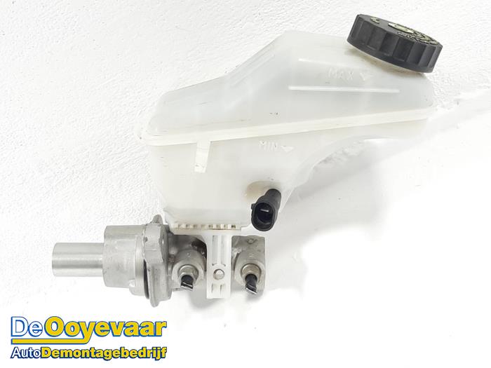 Gebruikte Hoofdremcilinder Opel Corsa E 1.0 SIDI Turbo 12V Prijs € 19,99 Margeregeling aangeboden door Autodemontagebedrijf De Ooyevaar