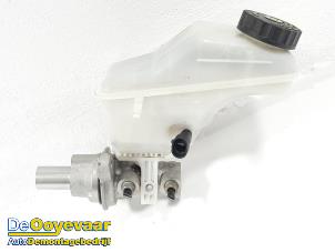 Gebruikte Hoofdremcilinder Opel Corsa E 1.0 SIDI Turbo 12V Prijs € 19,99 Margeregeling aangeboden door Autodemontagebedrijf De Ooyevaar