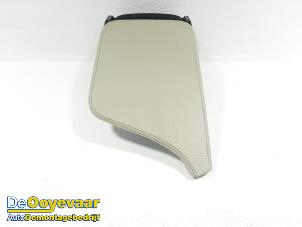 Gebruikte Armleuning Volvo S90 II 2.0 D4 16V Prijs € 25,00 Margeregeling aangeboden door Autodemontagebedrijf De Ooyevaar