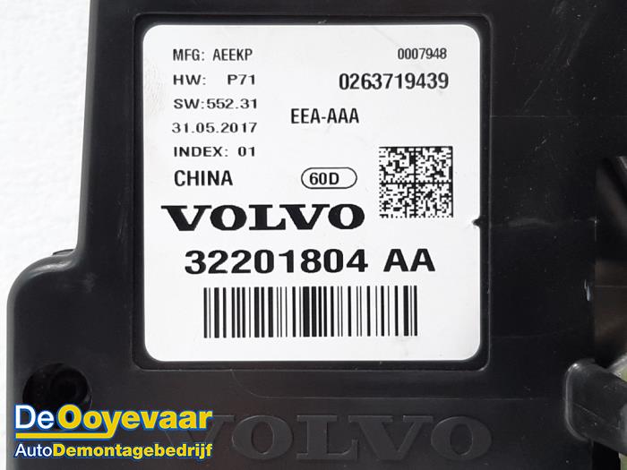 Instrumentenpaneel van een Volvo S90 II 2.0 D4 16V 2017