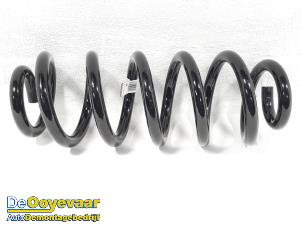 Gebruikte Schroefveer achter Volvo C40 Recharge (XK) Recharge Twin 78 kWh Prijs € 49,99 Margeregeling aangeboden door Autodemontagebedrijf De Ooyevaar