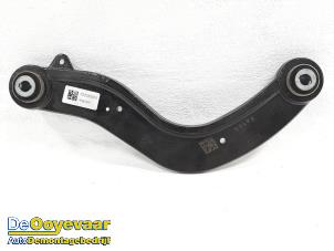 Gebruikte Draagarm boven rechts-achter Volvo C40 Recharge (XK) Recharge Twin 78 kWh Prijs € 39,99 Margeregeling aangeboden door Autodemontagebedrijf De Ooyevaar