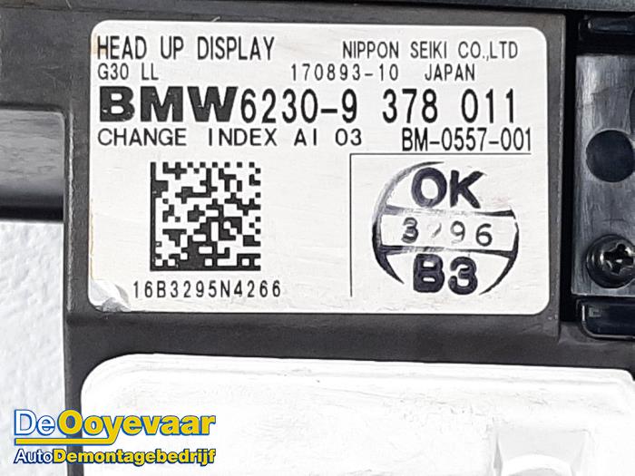 Head-up display van een BMW 5 serie (G30) M550i xDrive 4.4 V8 32V TwinPower Turbo 2017