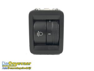 Gebruikte Schakelaar Koplamp Ihv Seat Leon (5FB) 1.6 TDI Ecomotive 16V Prijs € 9,99 Margeregeling aangeboden door Autodemontagebedrijf De Ooyevaar