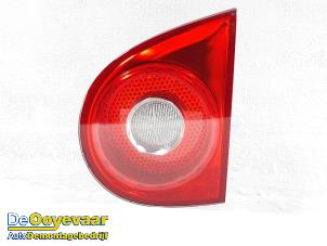 Gebruikte Achterlicht rechts Volkswagen Golf V (1K1) 1.4 FSI 16V Prijs € 15,00 Margeregeling aangeboden door Autodemontagebedrijf De Ooyevaar