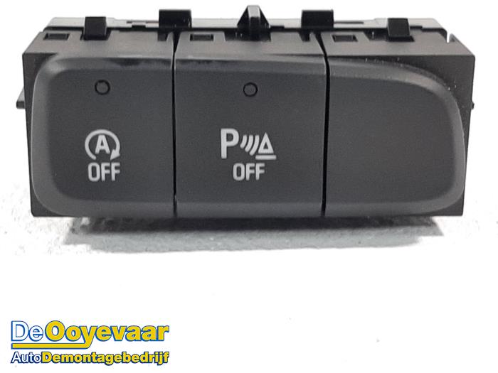 PDC Schakelaar van een Opel Crossland (X) 1.5 CDTI 100 2017