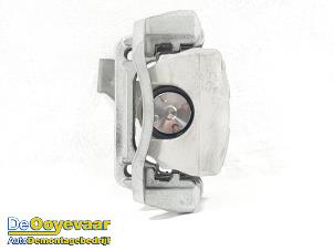 Gebruikte Remklauw (Tang) links-achter Kia Ceed Sportswagon (CDF) 1.4 T-GDI 16V Prijs € 35,00 Margeregeling aangeboden door Autodemontagebedrijf De Ooyevaar