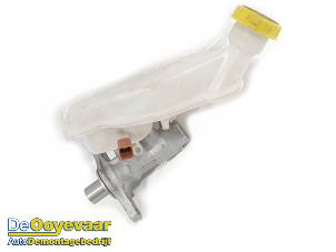 Gebruikte Hoofdremcilinder Peugeot 2008 (CU) 1.2 Vti 12V PureTech 82 Prijs € 9,99 Margeregeling aangeboden door Autodemontagebedrijf De Ooyevaar