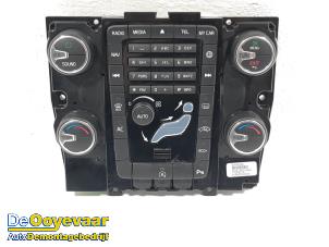 Gebruikte Display Climat Control Volvo V60 I (FW/GW) 2.0 D2 16V Prijs € 74,99 Margeregeling aangeboden door Autodemontagebedrijf De Ooyevaar