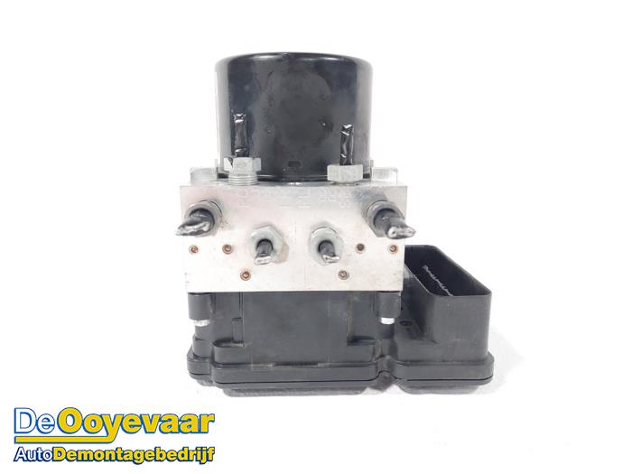 Gebruikte ABS Pomp Volvo V60 I (FW/GW) 2.0 D2 16V Prijs € 29,99 Margeregeling aangeboden door Autodemontagebedrijf De Ooyevaar