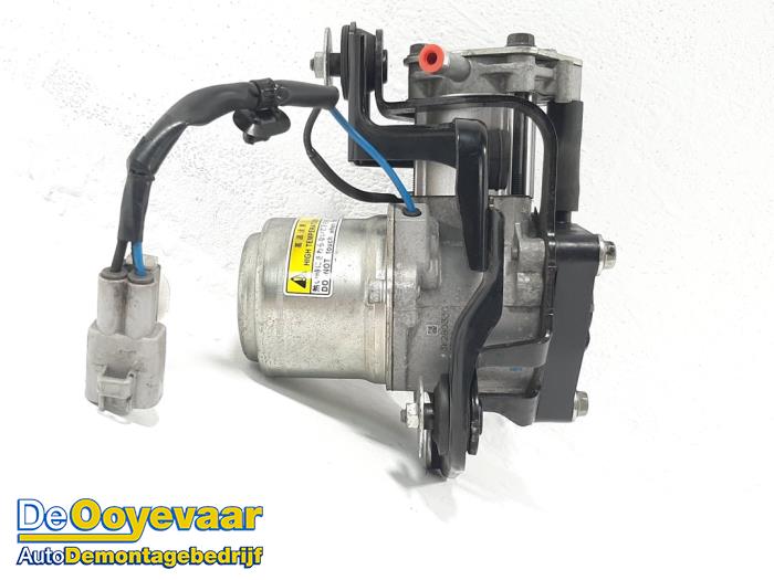 Gebruikte Vacuumpomp Rembekrachtiging Mitsubishi Outlander (GF/GG) 2.0 16V PHEV 4x4 Prijs € 75,00 Margeregeling aangeboden door Autodemontagebedrijf De Ooyevaar