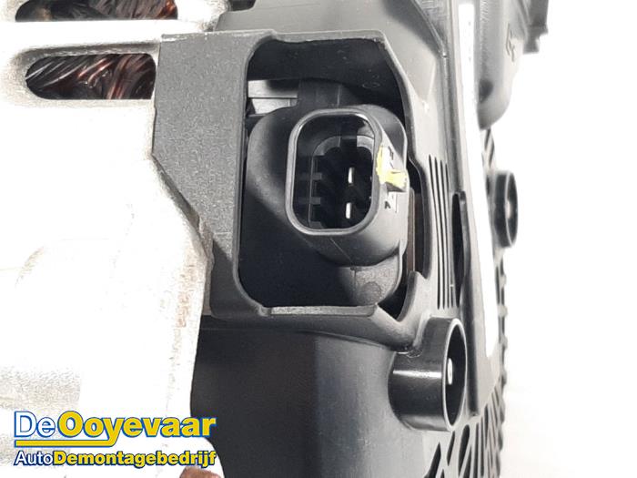Dynamo van een Opel Insignia Grand Sport 1.5 CDTI 12V 2019