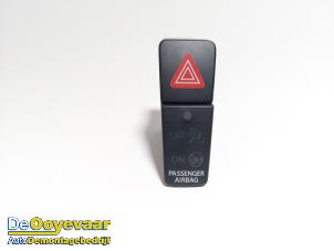 Gebruikte Alarmlicht Schakelaar Suzuki SX4 S-Cross (JY) 1.6 16V Prijs € 14,99 Margeregeling aangeboden door Autodemontagebedrijf De Ooyevaar