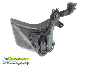 Gebruikte Ruitensproeiertank voor Tesla Model 3 Long Range AWD 75 kWh Prijs € 25,00 Margeregeling aangeboden door Autodemontagebedrijf De Ooyevaar