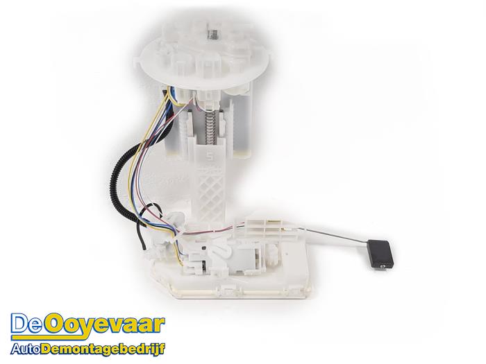 Gebruikte Tank element Pomp Toyota Yaris IV (P21/PA1/PH1) 1.5 12V Hybrid Prijs € 95,00 Margeregeling aangeboden door Autodemontagebedrijf De Ooyevaar