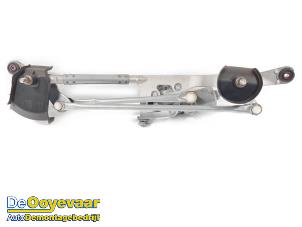 Gebruikte Ruitenwismotor + Mechaniek Toyota Yaris IV (P21/PA1/PH1) 1.5 12V Hybrid Prijs € 29,99 Margeregeling aangeboden door Autodemontagebedrijf De Ooyevaar