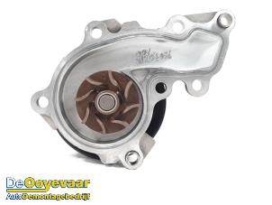 Gebruikte Waterpomp Hyundai Kona (OS) 1.0 T-GDI 12V Prijs € 25,00 Margeregeling aangeboden door Autodemontagebedrijf De Ooyevaar