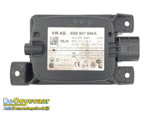Gebruikte Dode hoek sensor Volkswagen Golf VII (AUA) 2.0 GTD 16V Prijs € 99,99 Margeregeling aangeboden door Autodemontagebedrijf De Ooyevaar