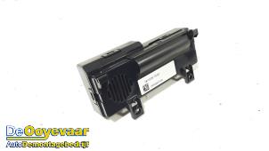 Gebruikte Module Telefoon Peugeot 208 II (UB/UH/UP) 1.2 Vti 12V PureTech 75 Prijs € 49,99 Margeregeling aangeboden door Autodemontagebedrijf De Ooyevaar